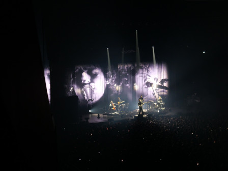 Tamino en concert à l'Adidas Arena le 25 octobre 2025.